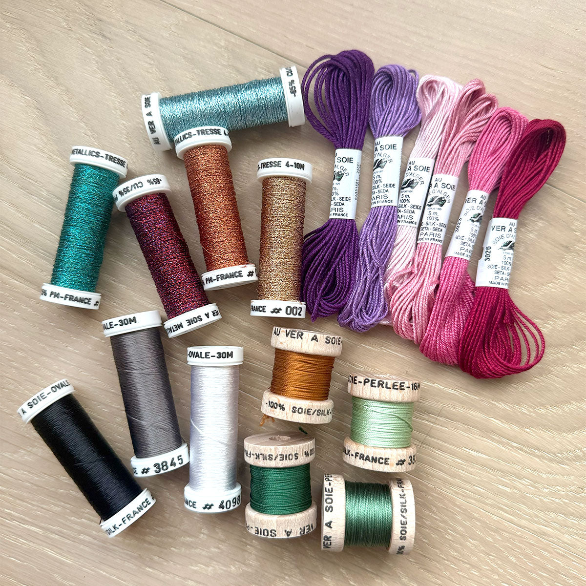Au Ver à Soie Thread Sampler