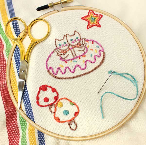 Dimensions Cat Floral Basic Embroidery Kit 6' Hoop
